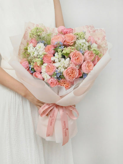 A Quiet Yes Posy 粉玫瑰 bouquet，中尺寸 fresh flowers