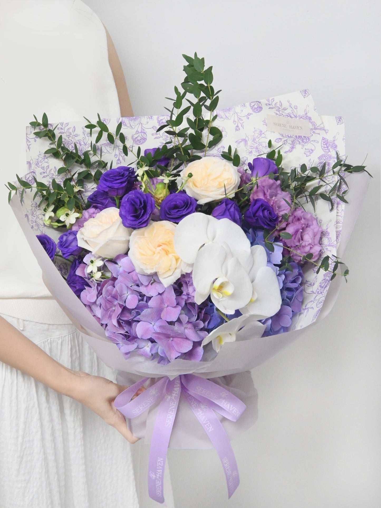 Always With You 紫白 romantic bouquet，白蘭花配紫繡球花花束