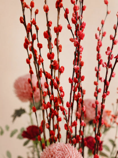 賀年枝材細節｜Amber Bloom Vase with sculptural festive branches