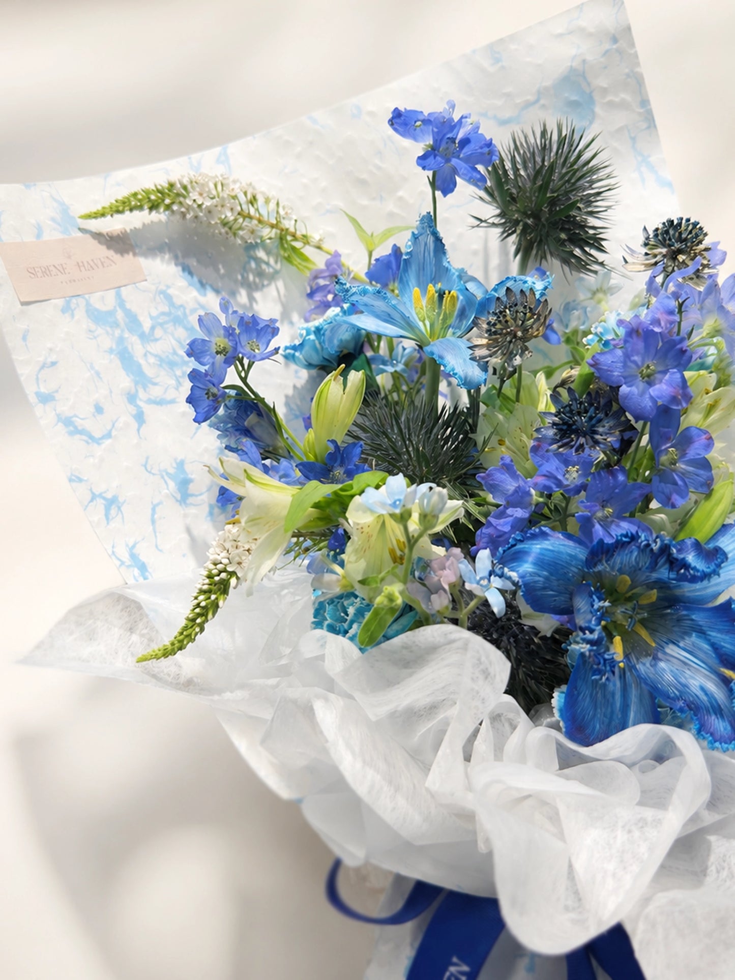 Azure Haven 花束細節｜Blue & White seasonal flowers，自然層次花藝設計