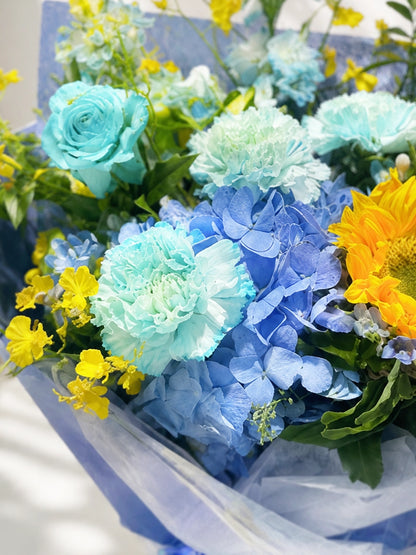 Blue Horizon bouquet｜藍色繡球花、藍玫瑰與向日葵花束細節，fresh flower bouquet，Hong Kong florist