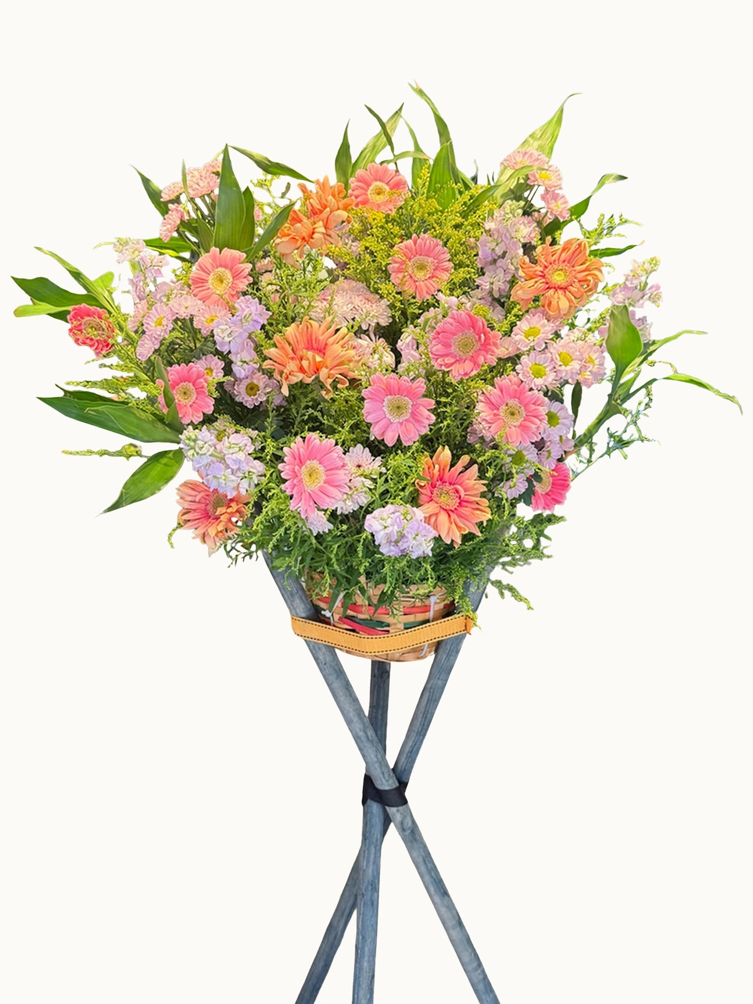 Blush Glow 開張花牌｜粉紅及 coral gerberas 配清新 greenery