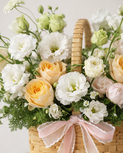 花材細節 Close-up｜Cream roses & seasonal flowers