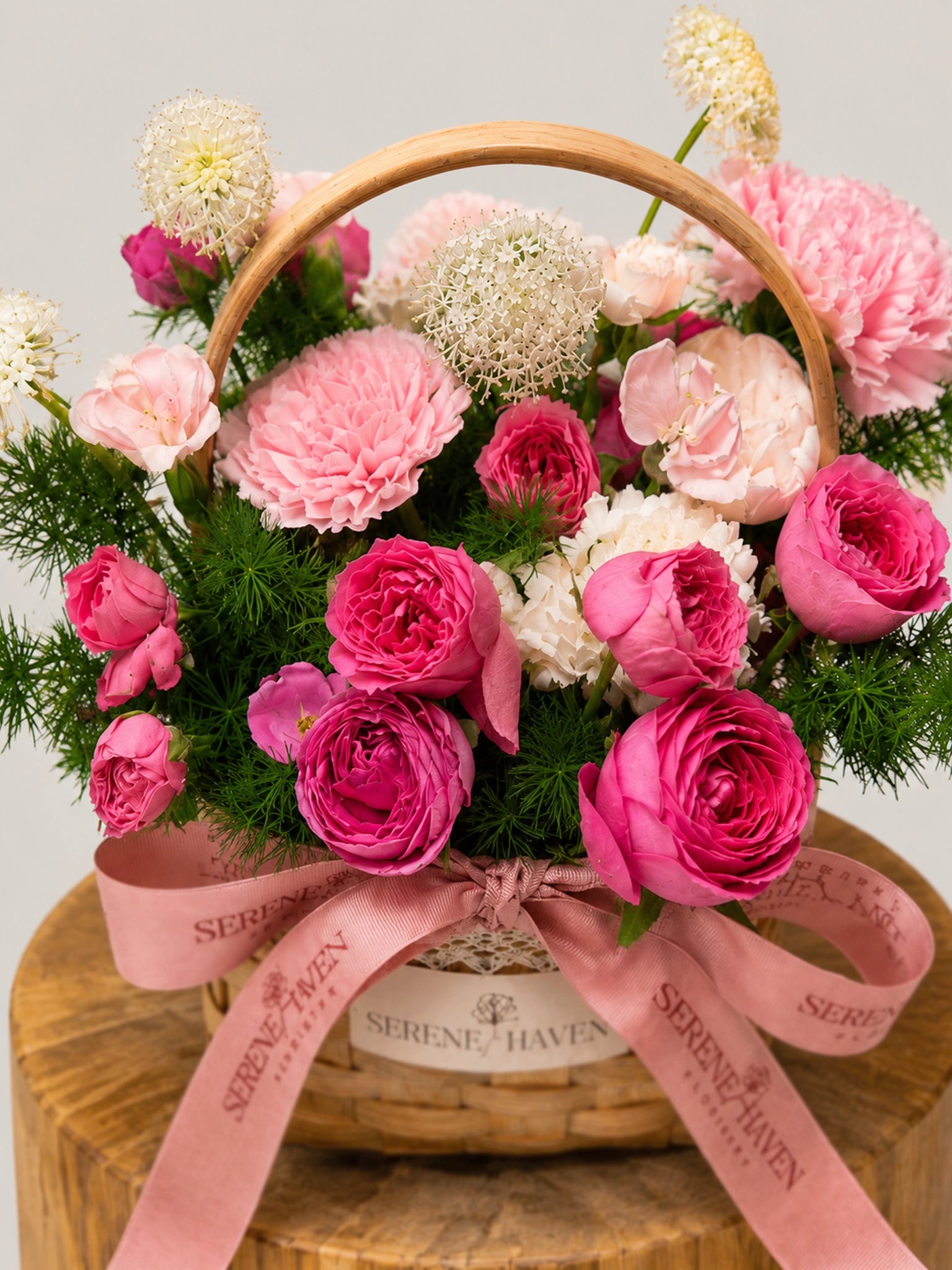 粉紅玫瑰 Blush Poem Mini Basket 正面花材及 woven handle 細節照