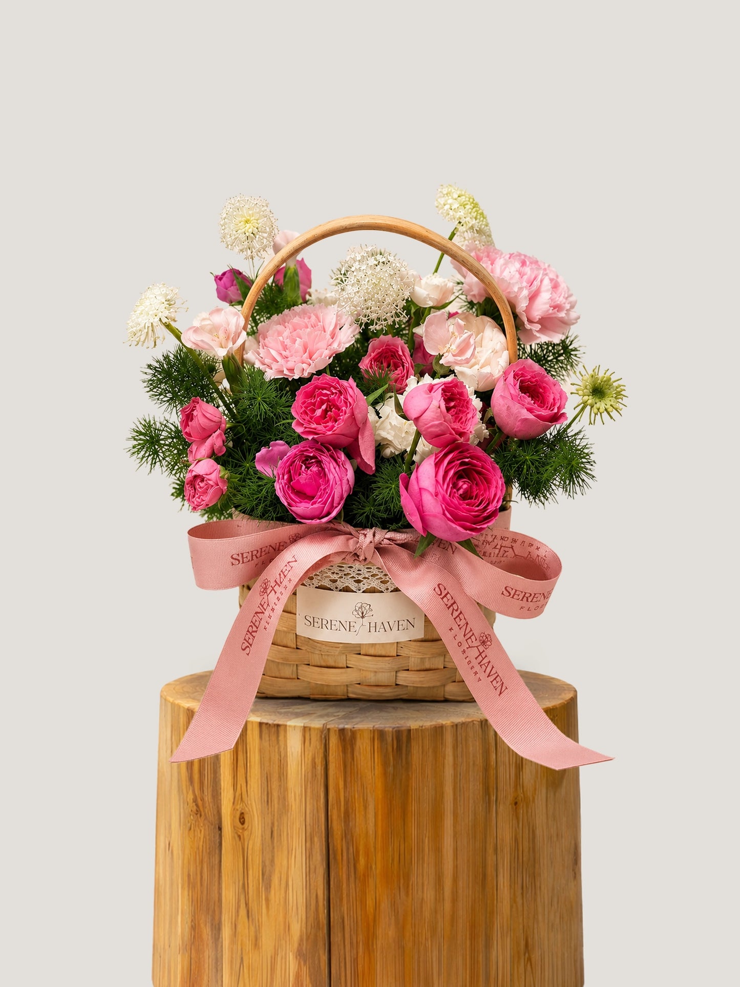 Blush Poem Mini Basket 鮮粉紅 garden roses 藤籃正面產品照