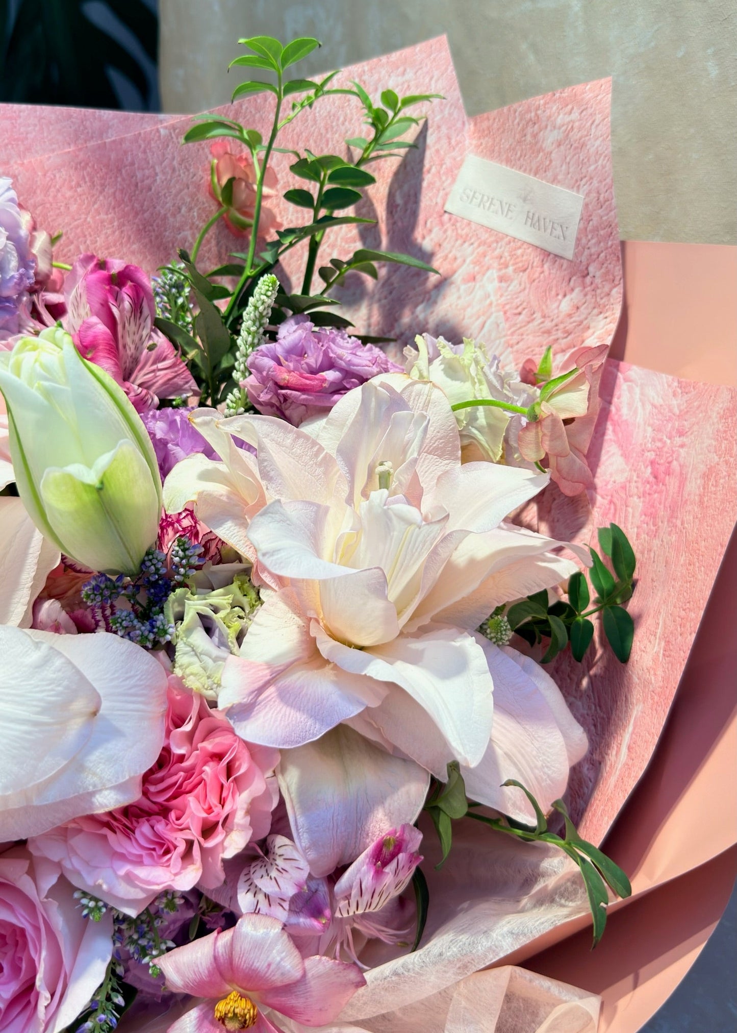Blush Poetry bouquet detail｜Blush Lily close-up｜香港花店