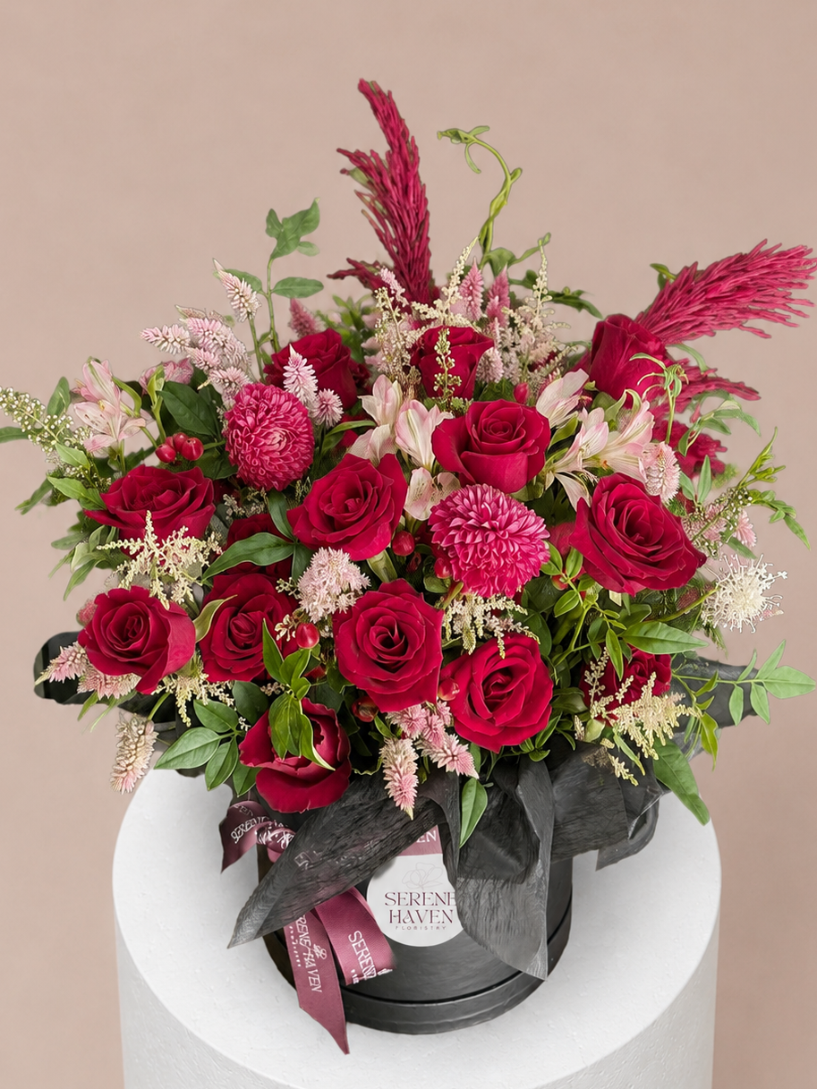 Chapter of Crimson 正面花盒｜Red roses with seasonal flowers