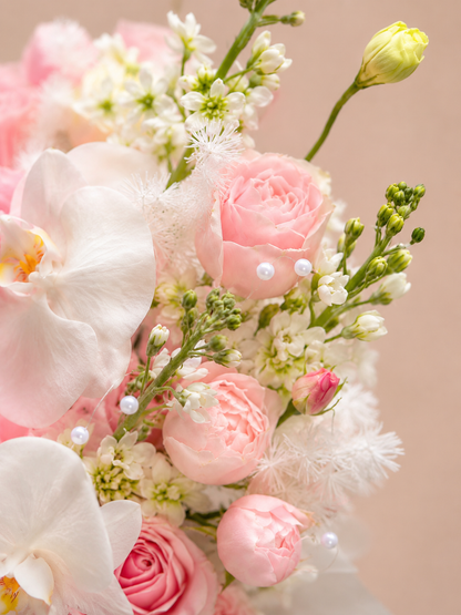 Chapter of Devotion 花朵近拍｜Phalaenopsis orchids and blush roses