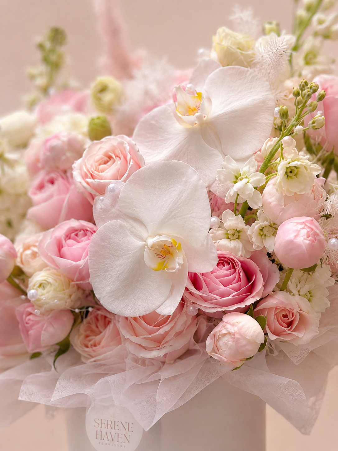 Chapter of Devotion 花藝特寫｜White orchid and pink roses