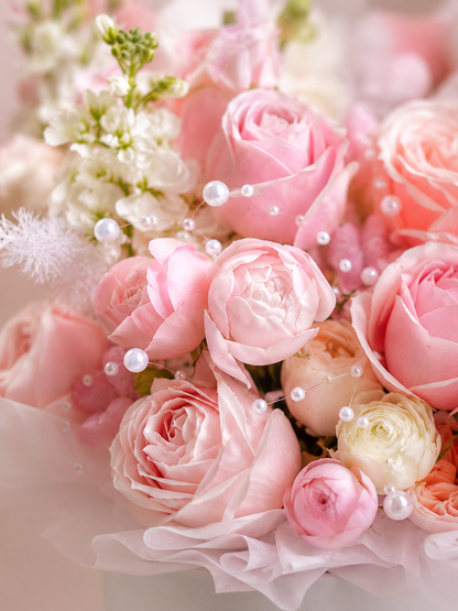 Chapter of Devotion 花朵細節｜Pink roses and seasonal blooms