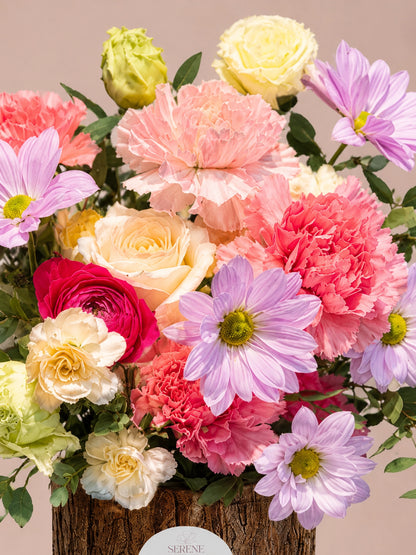 Chapter of Poise 花藝特寫｜Pink carnations、cream roses、pastel seasonal flowers