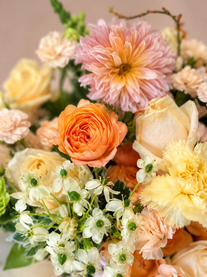 Chapter of Radiance 花盒細節｜Warm-toned floral arrangement for gifting