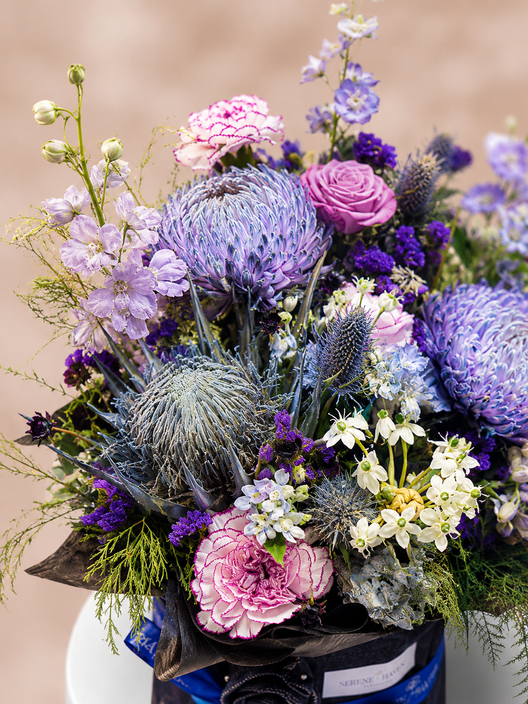Serene Haven 西營盤花店 - Chapter of Veil flower box 鮮花盒細節 薊花與康乃馨等質感花材