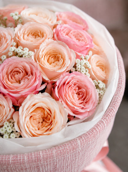 Chérie 粉色玫瑰花束另一角度 Blush Rose Bouquet Close-up