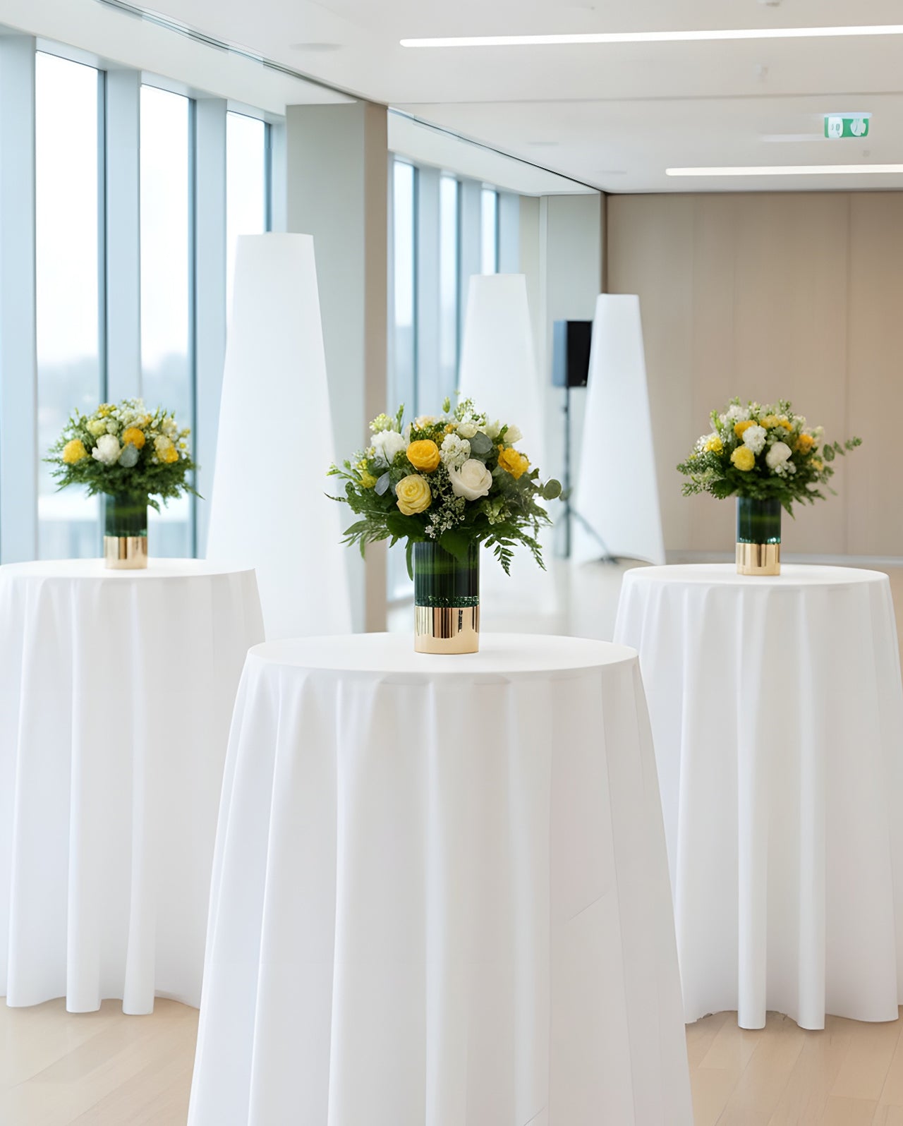 Corporate Flower Subscription｜Fresh floral centrepieces for corporate events、networking cocktail and function venue。枱花花藝，適合企業活動、雞尾酒活動、品牌活動、公司聚餐會議晚會，提高品牌形象。