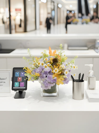Corporate Flower Subscription｜Fresh flower arrangement at retail checkout counter and shopping mall customer service counter. 為商場店舖的客服中心及 boutique 增添專業與活力