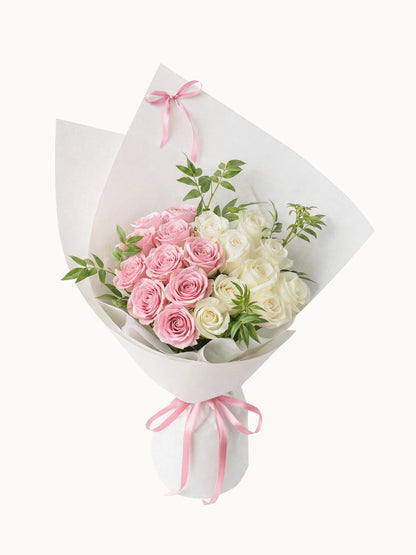 Cotton Kisses 粉紅與白色鮮花玫瑰花束，fresh pink & white rose bouquet