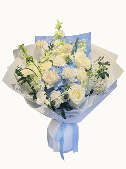 Dream in Bloom bouquet｜白藍花束｜Elegant white & blue bouquet