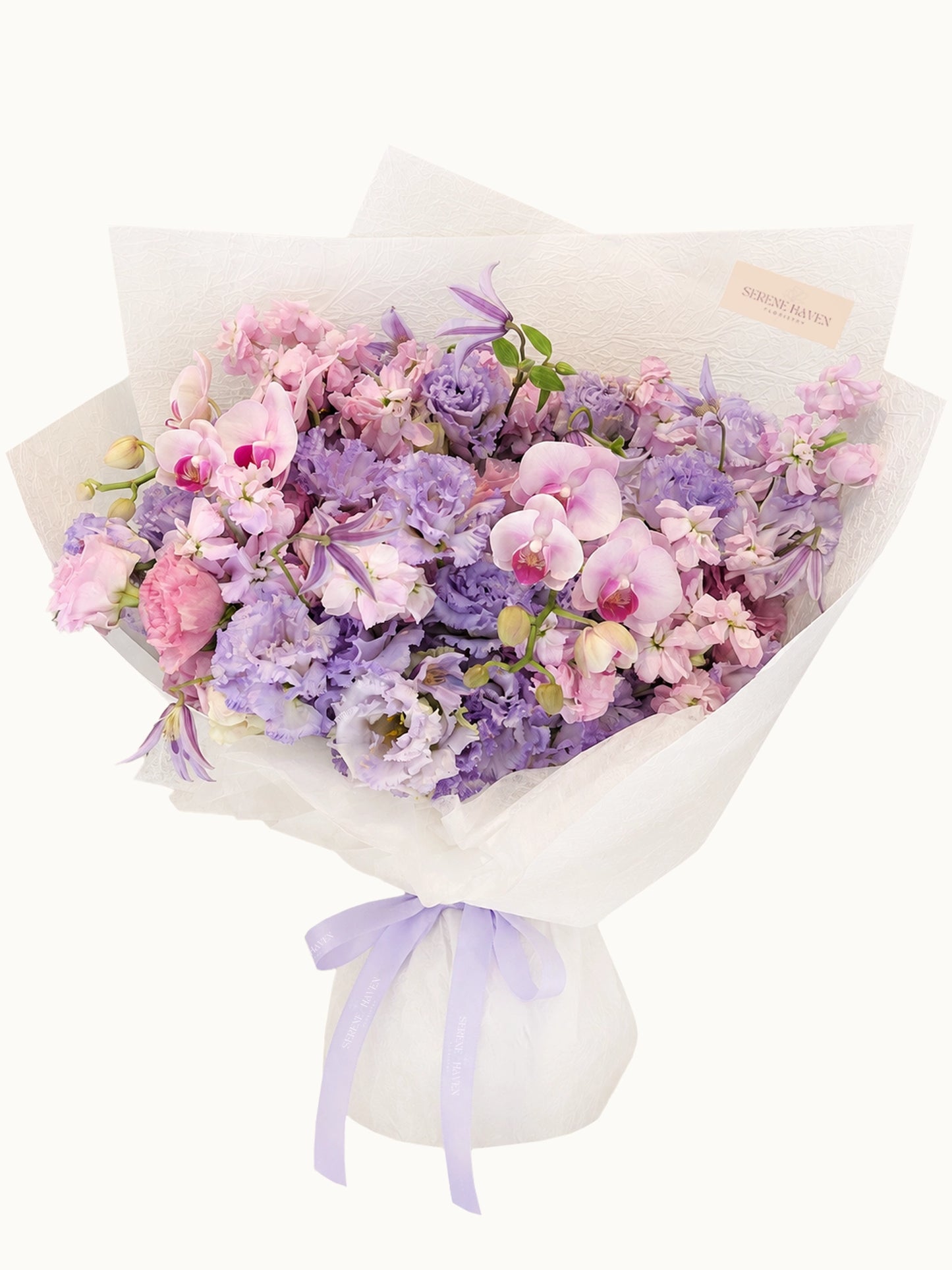 Echoes of Moonlight bouquet 淡紫粉色花束, lavender blooms 配白色包裝, romantic floral gift Hong Kong