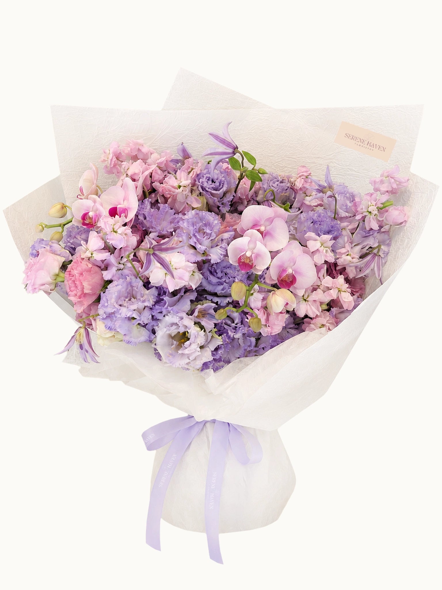 Echoes of Moonlight bouquet 淡紫粉色花束, lavender blooms 配白色包裝, romantic floral gift Hong Kong