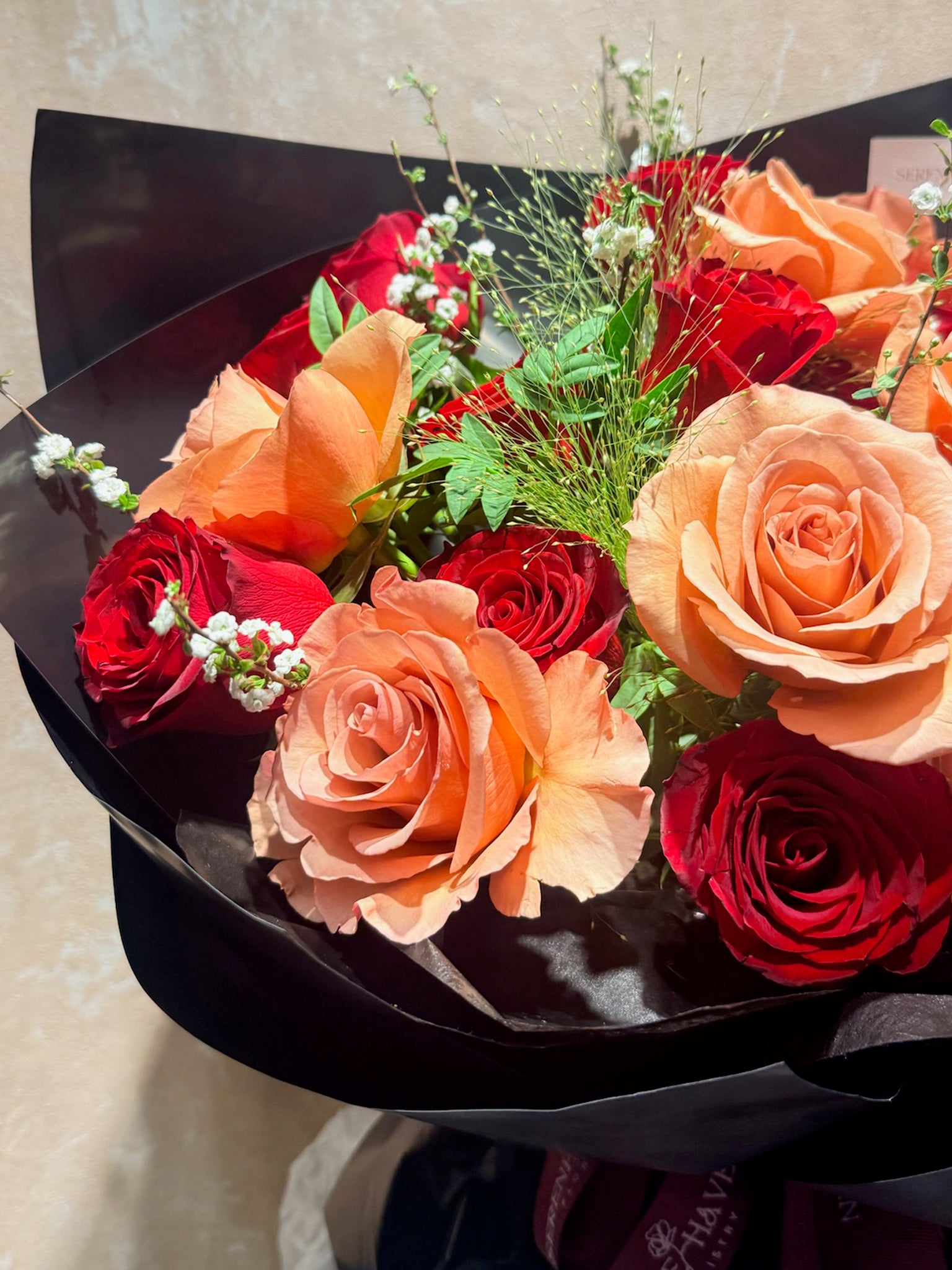 Eternal Vow peach roses close-up玫瑰特寫，soft romantic bouquet 經典花束。生日、情人節送禮首選 