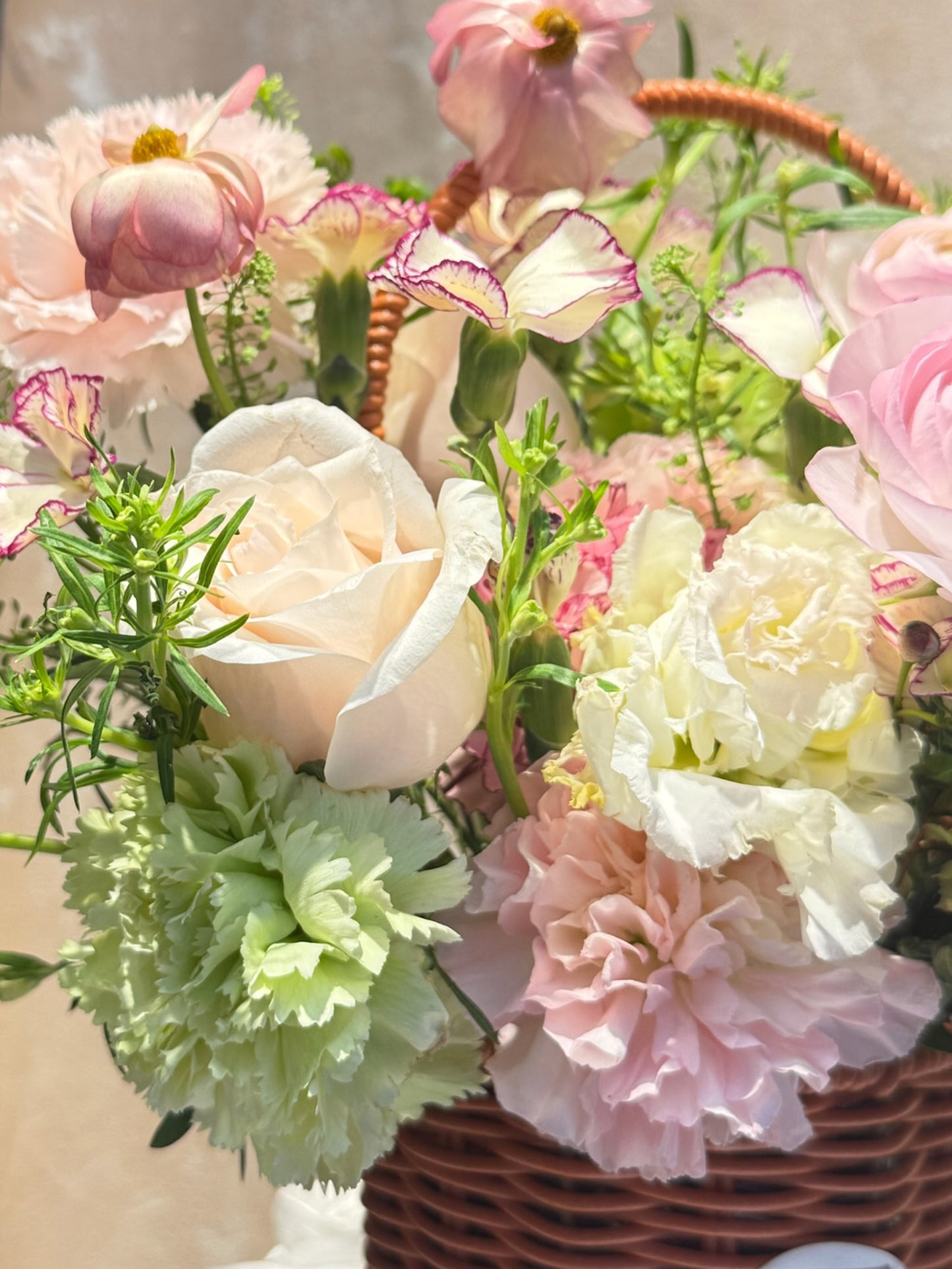 左側花材 Close-up｜Blush seasonal flowers