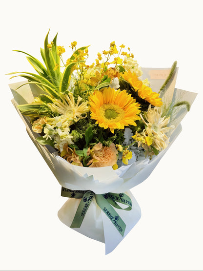 Golden Passage 畢業花束 Graduation Bouquet｜向日葵、白色蘭花及季節鮮花｜Serene Haven Floristry