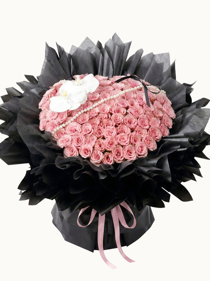 Hearts Entwined 浪漫粉紅玫瑰配白蝴蝶蘭鮮花花束，fresh pink rose bouquet