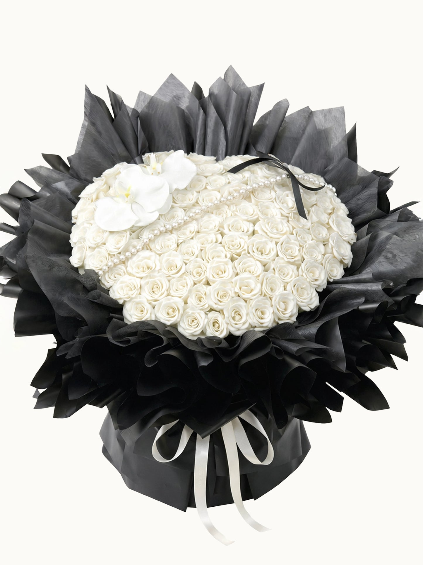 Hearts Entwined 高貴白玫瑰配白蝴蝶蘭鮮花花束，fresh white rose bouquet