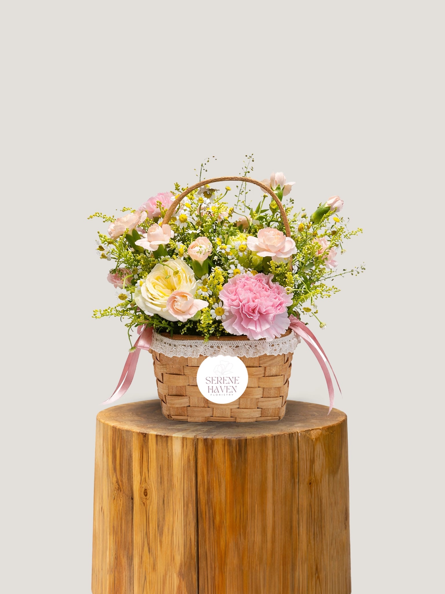 Honey Meadow Mini Basket 黃色及柔粉色鮮花藤籃正面產品照