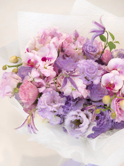 I See Your Colours bouquet pastel purple flowers close-up, romantic pink lavender arrangement, premium florist HK | 紫色繡球與季節花材細節