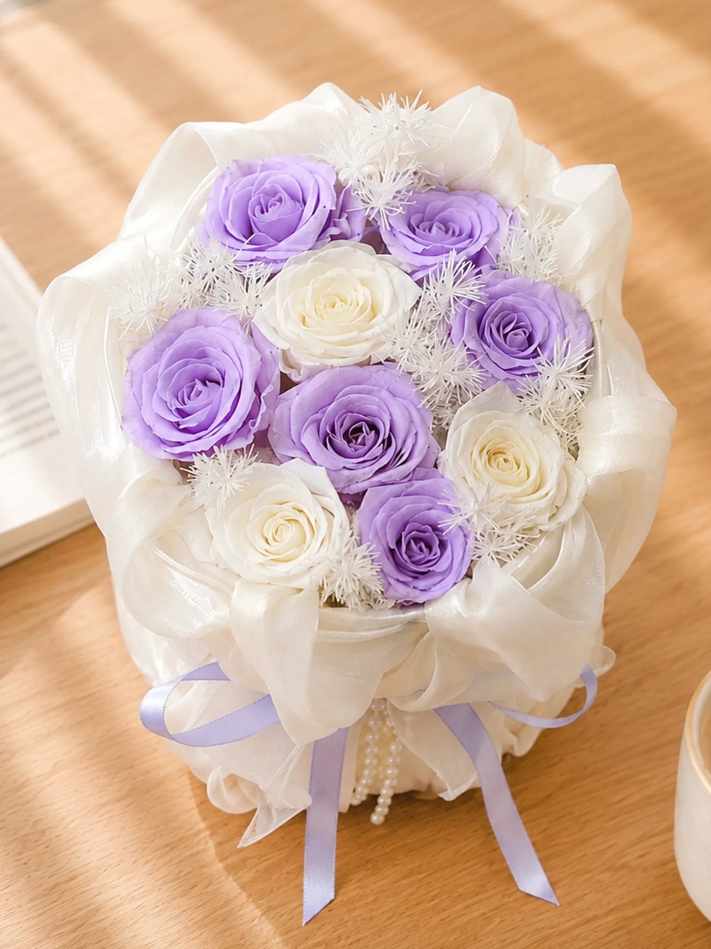 Serene Haven 西營盤花店 - Lavender Whisper Ever preserved flowers 浪漫薰衣草紫與奶油白玫瑰永生花輕紗細節特寫