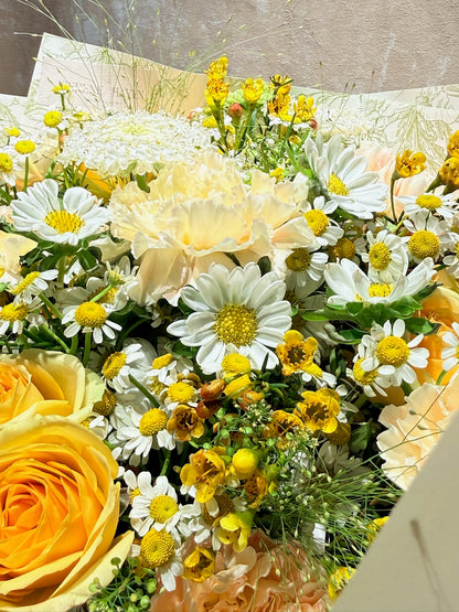 Lemon Cream 黃色花藝近距離｜Elegant yellow floral bouquet