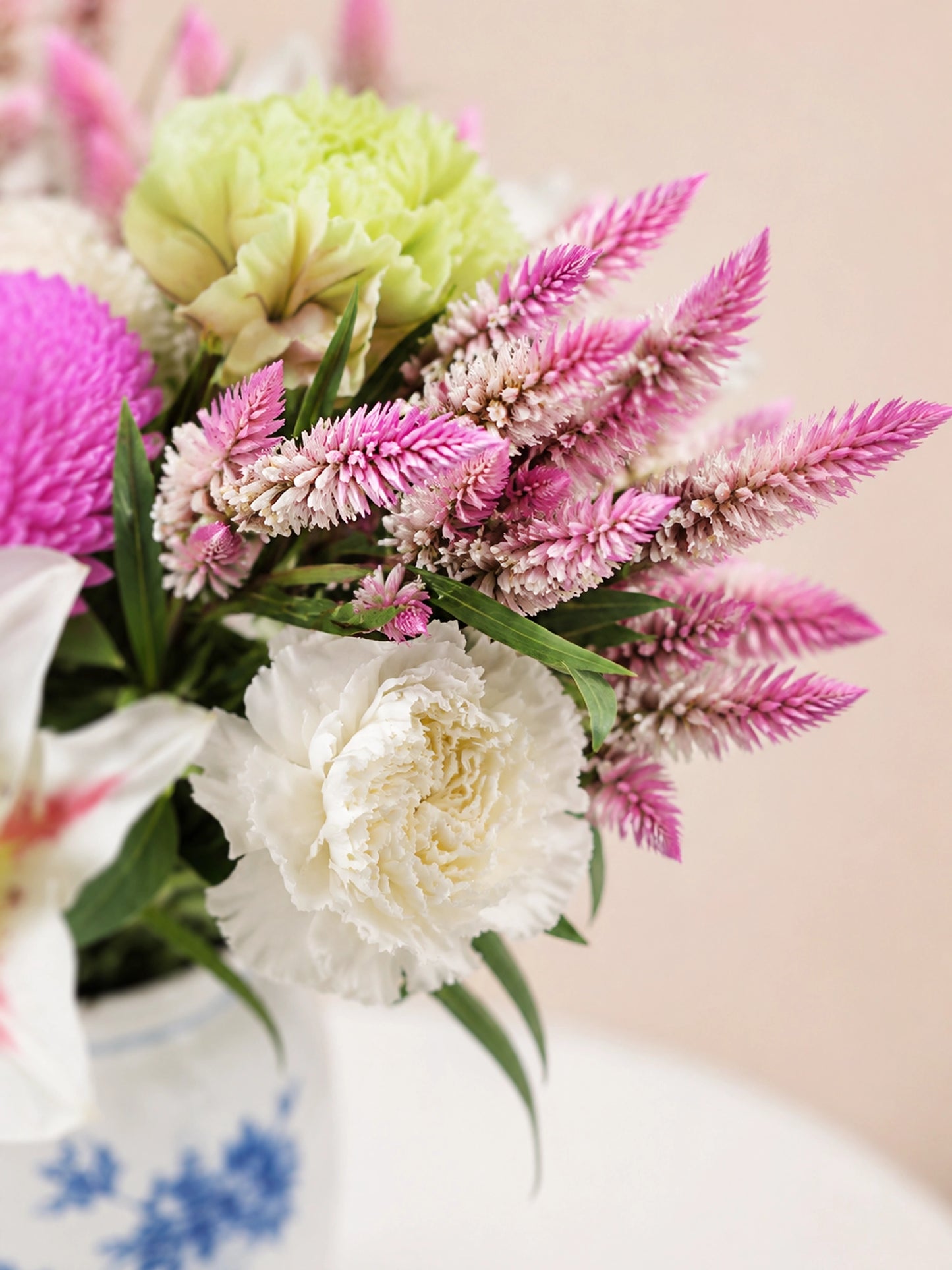 季節花材細節｜Seasonal blooms in Light Bloom Vase