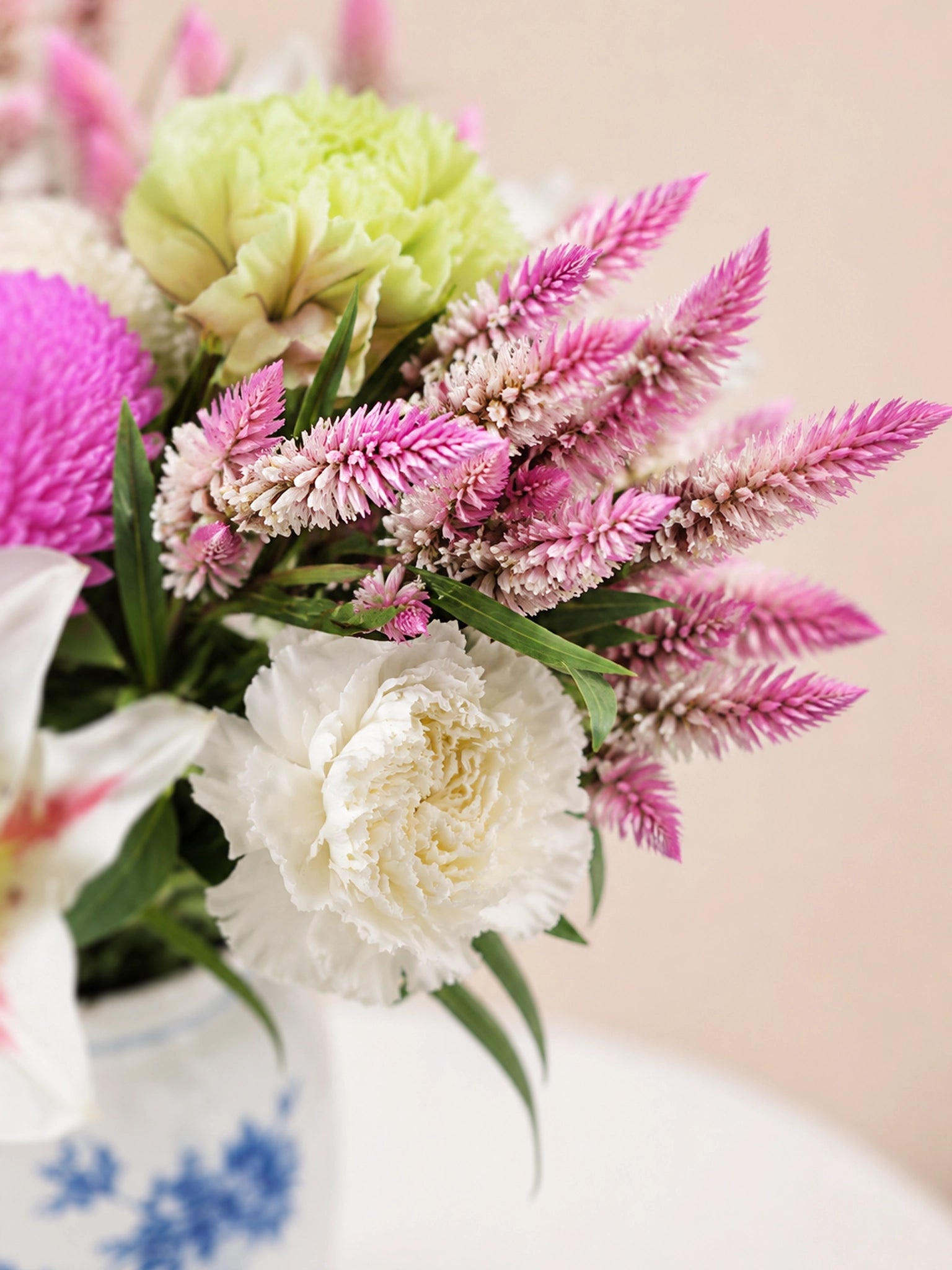 季節花材細節｜Seasonal blooms in Light Bloom Vase