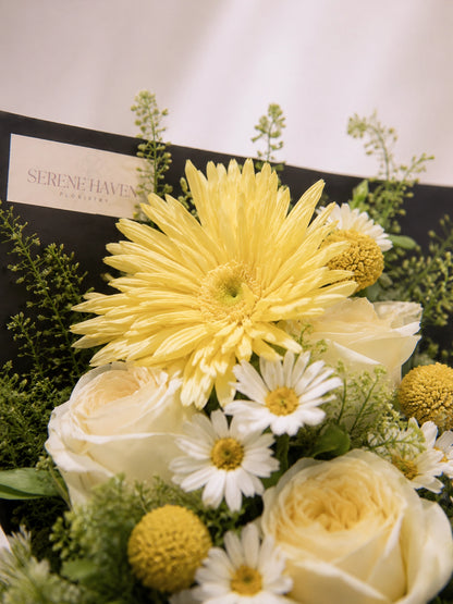 Midnight Solace bouquet detail｜White Roses 配 Yellow seasonal flowers｜Serene Haven Floristry