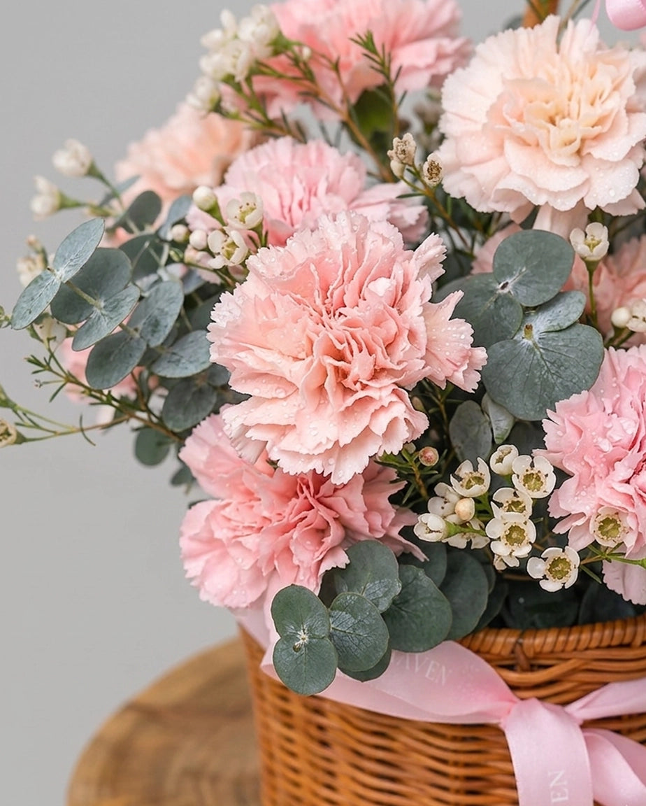 側面花材 Close-up｜Pastel flowers in basket