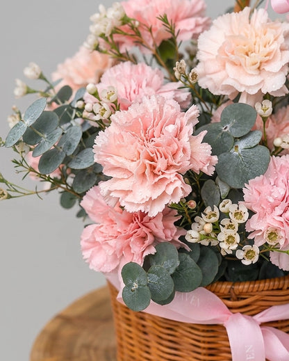 側面花材 Close-up｜Pastel flowers in basket