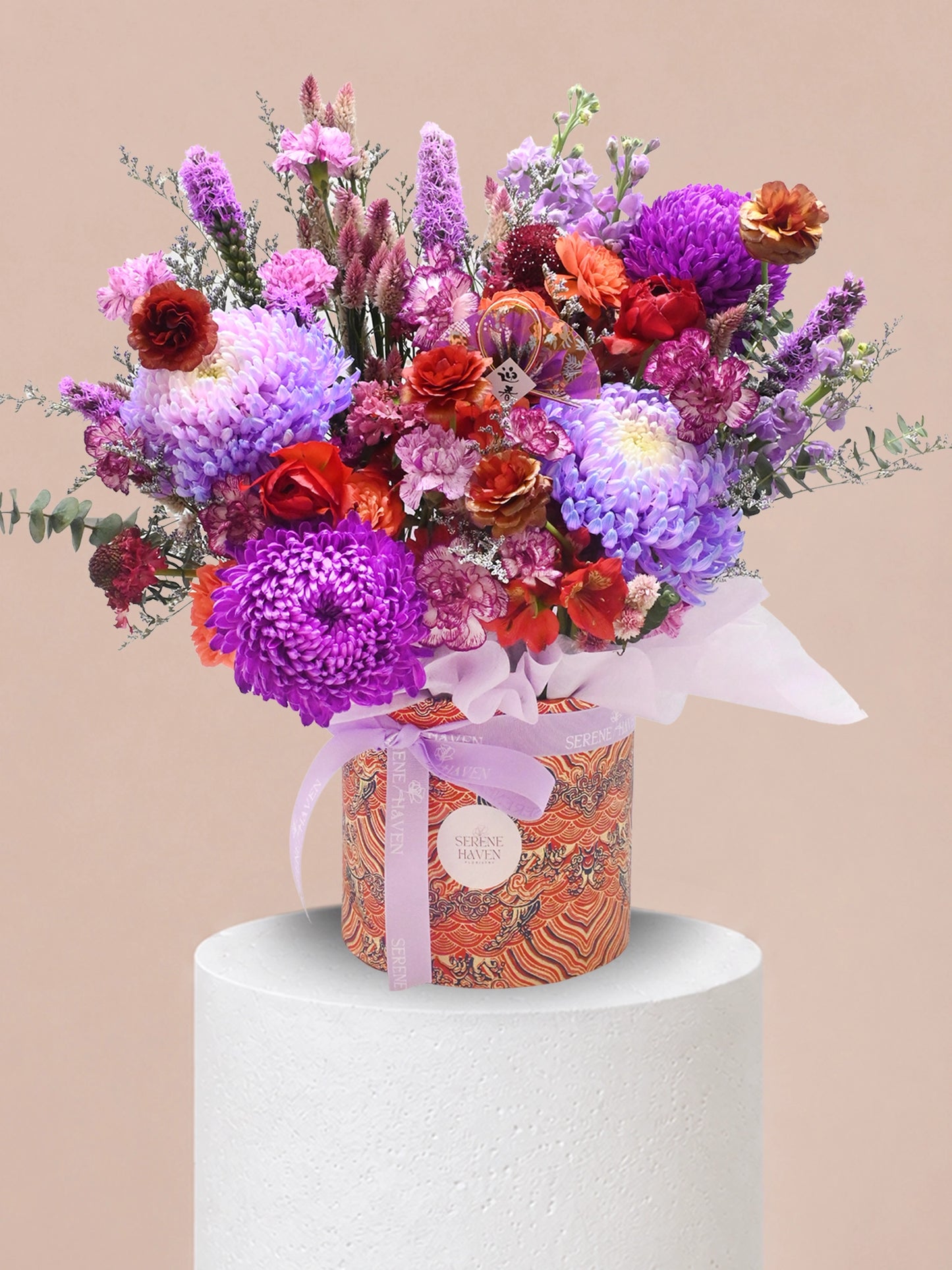 紫紅、deep red 及 coral 花材組成的 premium flower box，適合 opening congratulations 及日常送禮