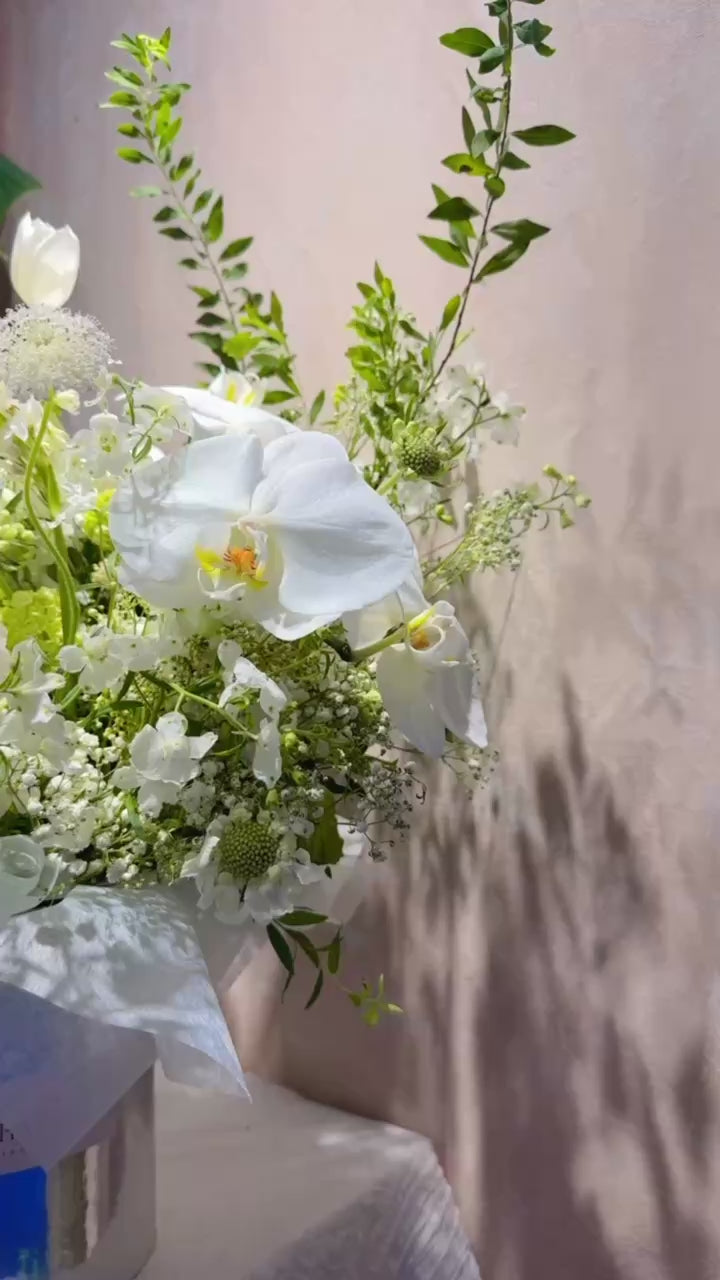 Serene Haven 西營盤花店 - Chapter of Eternity flower box L大號鮮花禮盒萬用送禮動態短片效果