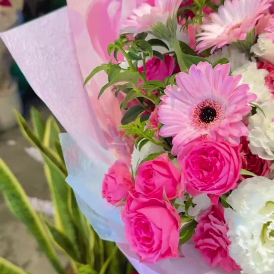 Love, Unwritten bouquet 360° video, 粉紅花束多角度展示, romantic pink floral arrangement by Serene Haven Floristry