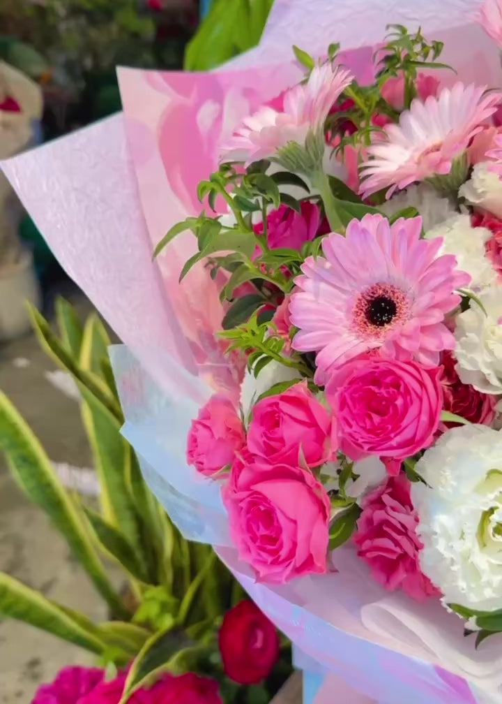 Love, Unwritten bouquet 360° video, 粉紅花束多角度展示, romantic pink floral arrangement by Serene Haven Floristry