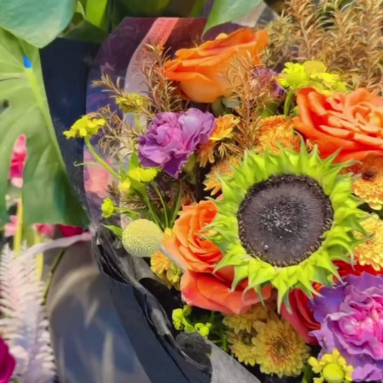 Sunlit Harvest 向日葵花束影片｜360° view of sunflower, orange roses & seasonal blooms bouquet
