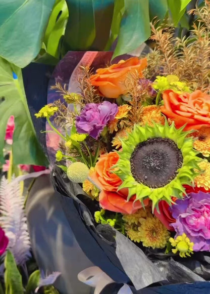 Sunlit Harvest 向日葵花束影片｜360° view of sunflower, orange roses & seasonal blooms bouquet