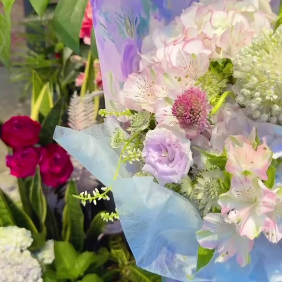 Lavender Waltz 花束影片｜360° view of pastel hydrangea & rose bouquet with seasonal blooms