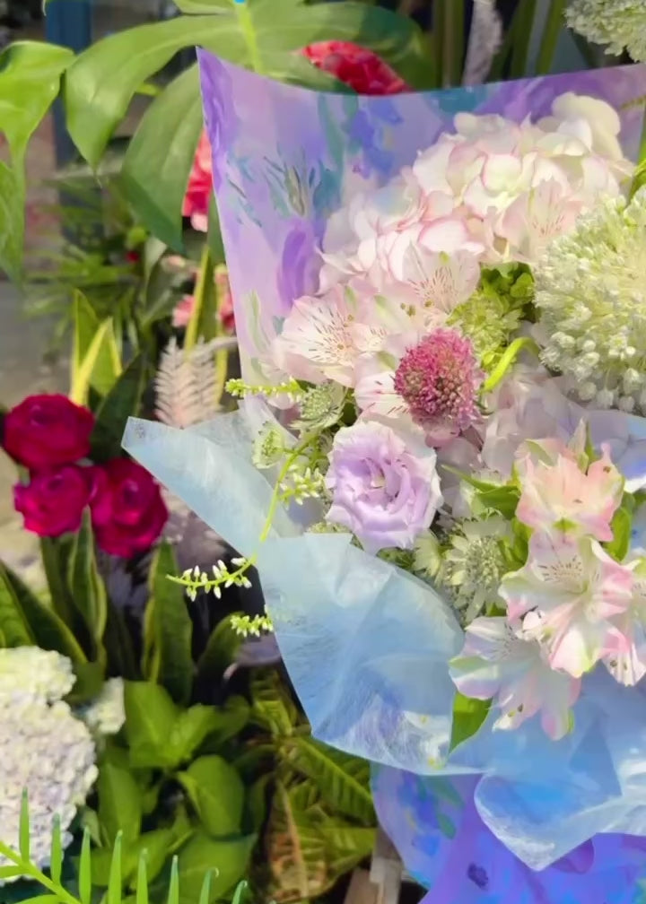 Lavender Waltz 花束影片｜360° view of pastel hydrangea & rose bouquet with seasonal blooms