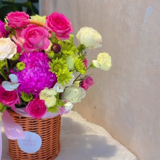 Sweet Meadow Basket 花籃影片，360° 展示粉紅玫瑰、菊花及康乃馨花藝設計，Hong Kong florist