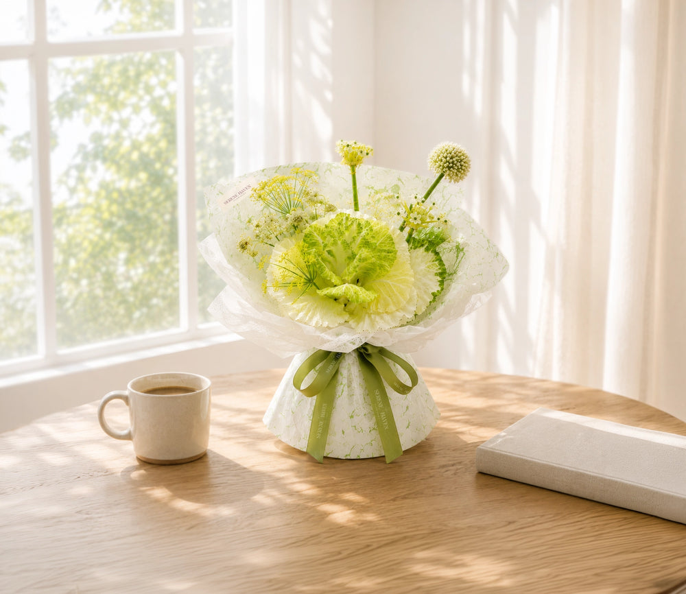 Quiet Bloom 花束｜INFJ・INFP・ENFJ・ENFP MBTI Bouquet，綠白 botanical bouquet with Ornamental Cabbage、Allium，compassionate & imaginative personality flowers Hong Kong
