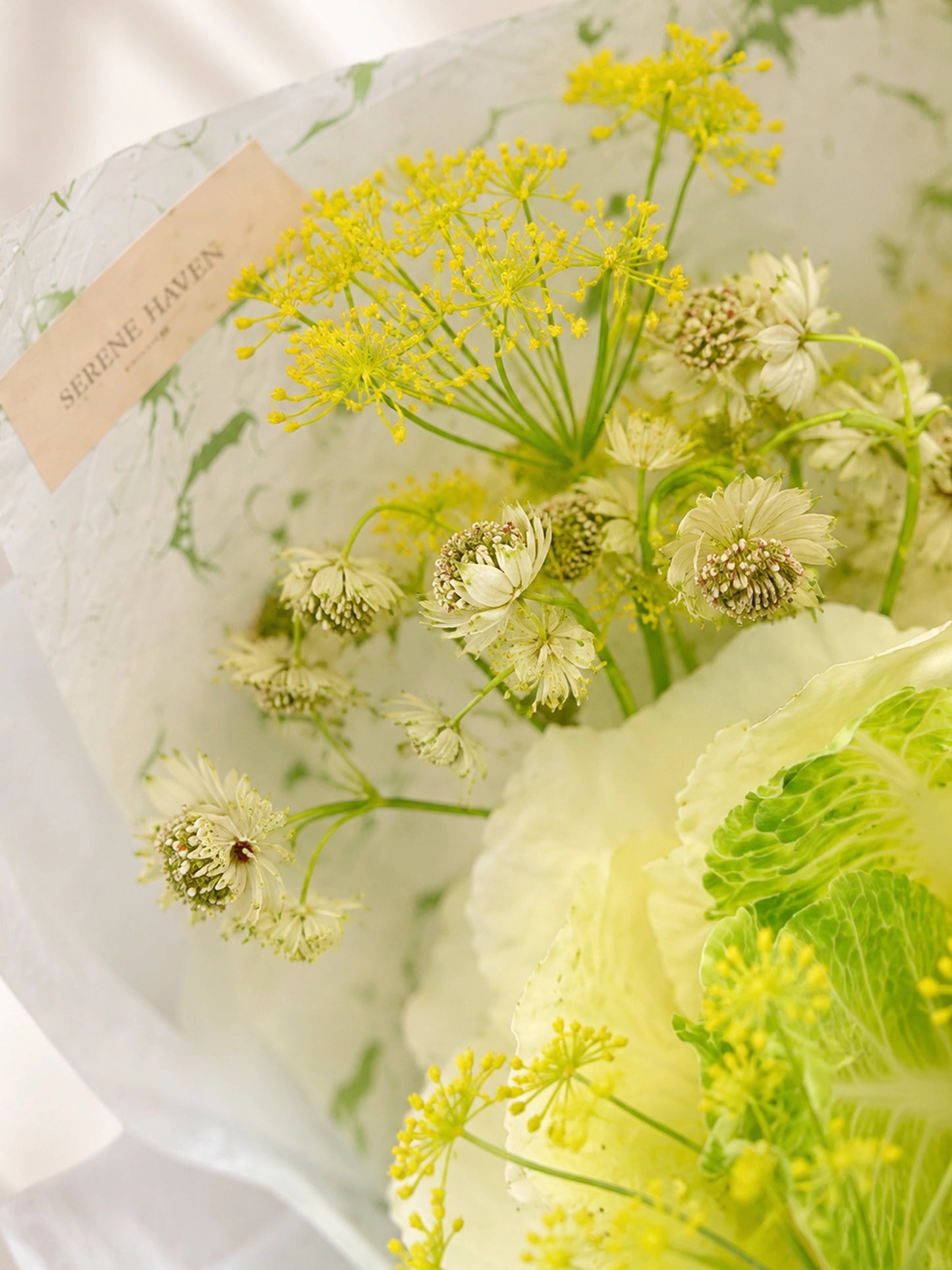 Quiet Bloom 花束細節｜Green carnation 配 seasonal flowers，清新自然花束設計