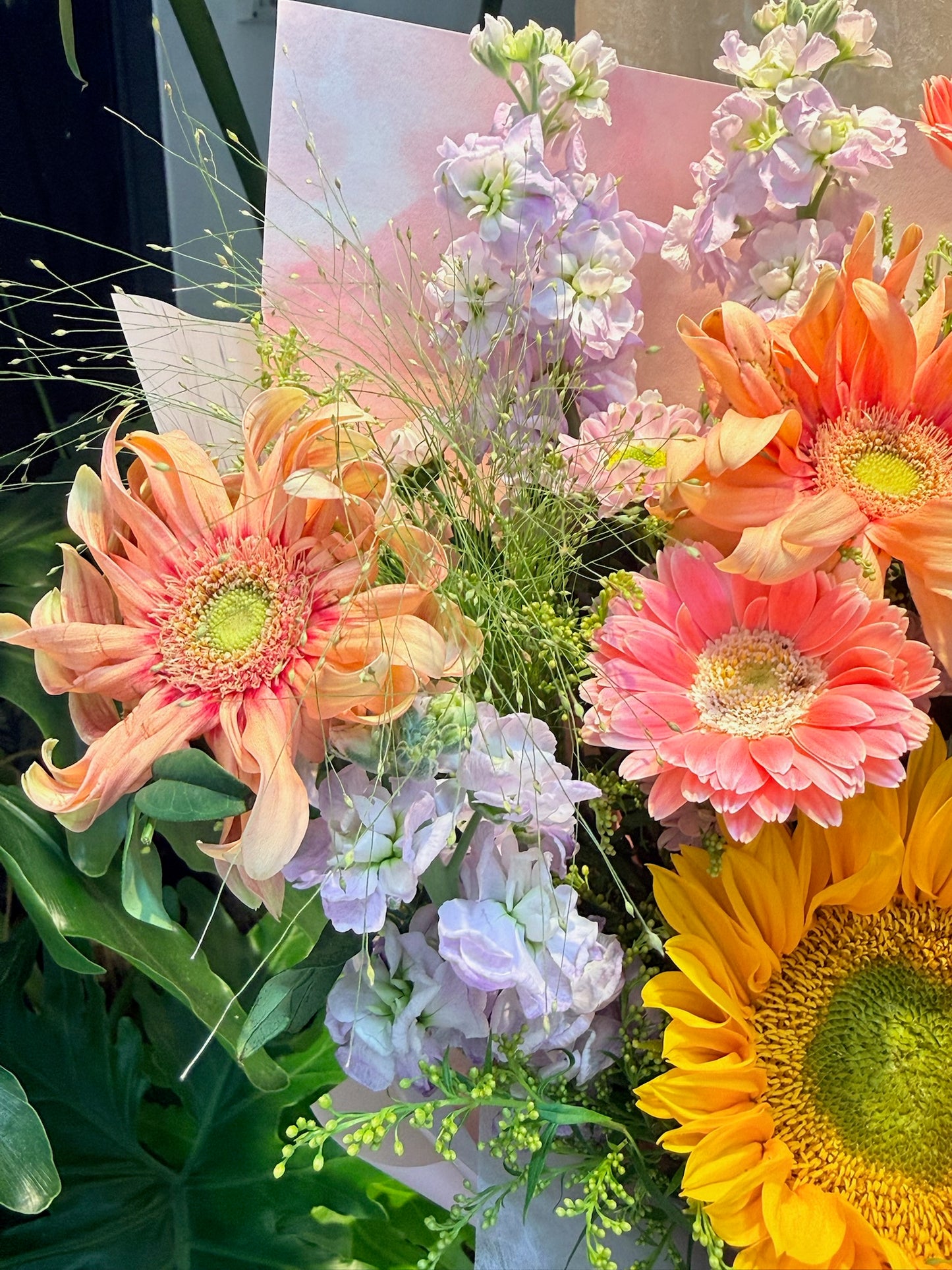 Radiant Rise bouquet close-up｜向日葵花束細節｜Pink Gerbera & Sunflowers